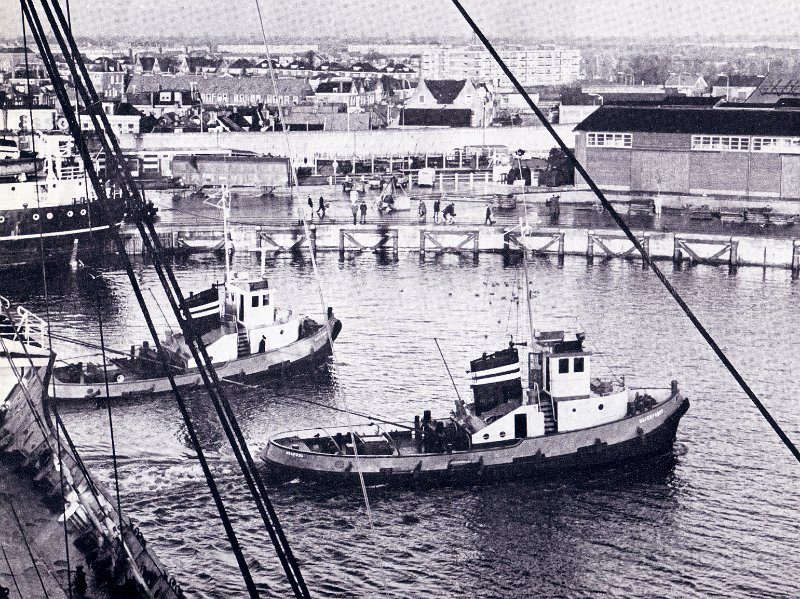 Haven Delfzijl sleepboten aan het werk 1.jpg